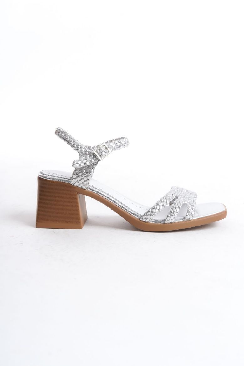 Hakiki Deri 34-35-41-42 Numara Topuklu Örgü Sandalet Silver resmi