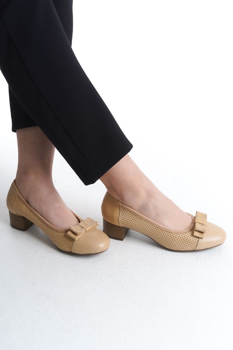 Hakiki Deri 36 Numaradan 42 Numaraya Kadar Topuklu Ayakkabı Bej resmi