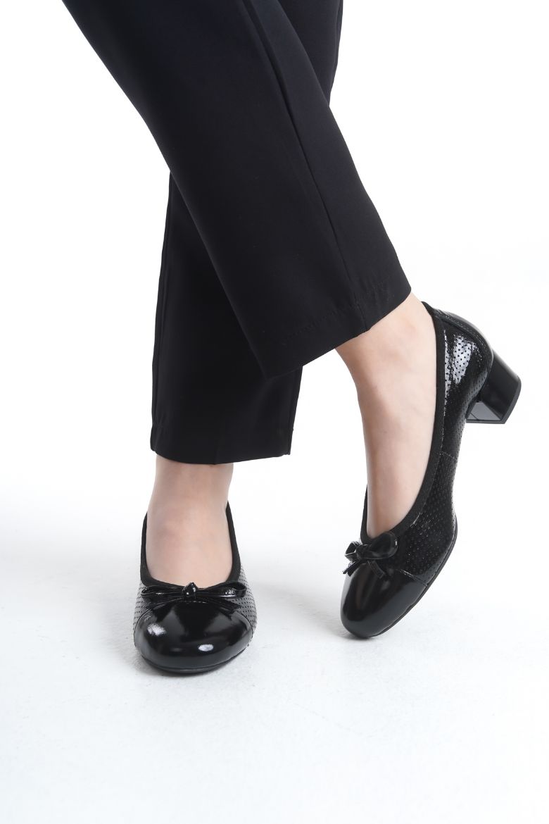 Hakiki Deri 36 Numaradan 42 Numaraya Kadar Topuklu Ayakkabı Siyah resmi