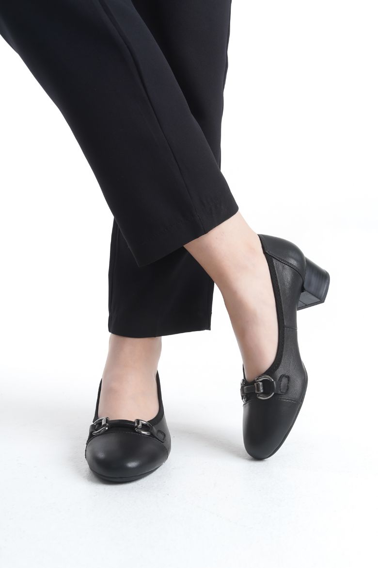 Hakiki Deri 36 Numaradan 42 Numaraya Kadar Topuklu Ayakkabı Siyah resmi