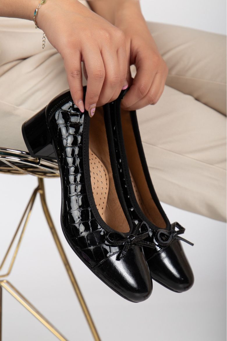 Hakiki Deri 36 Numaradan 42 Numaraya Kadar Topuklu Ayakkabı Siyah resmi