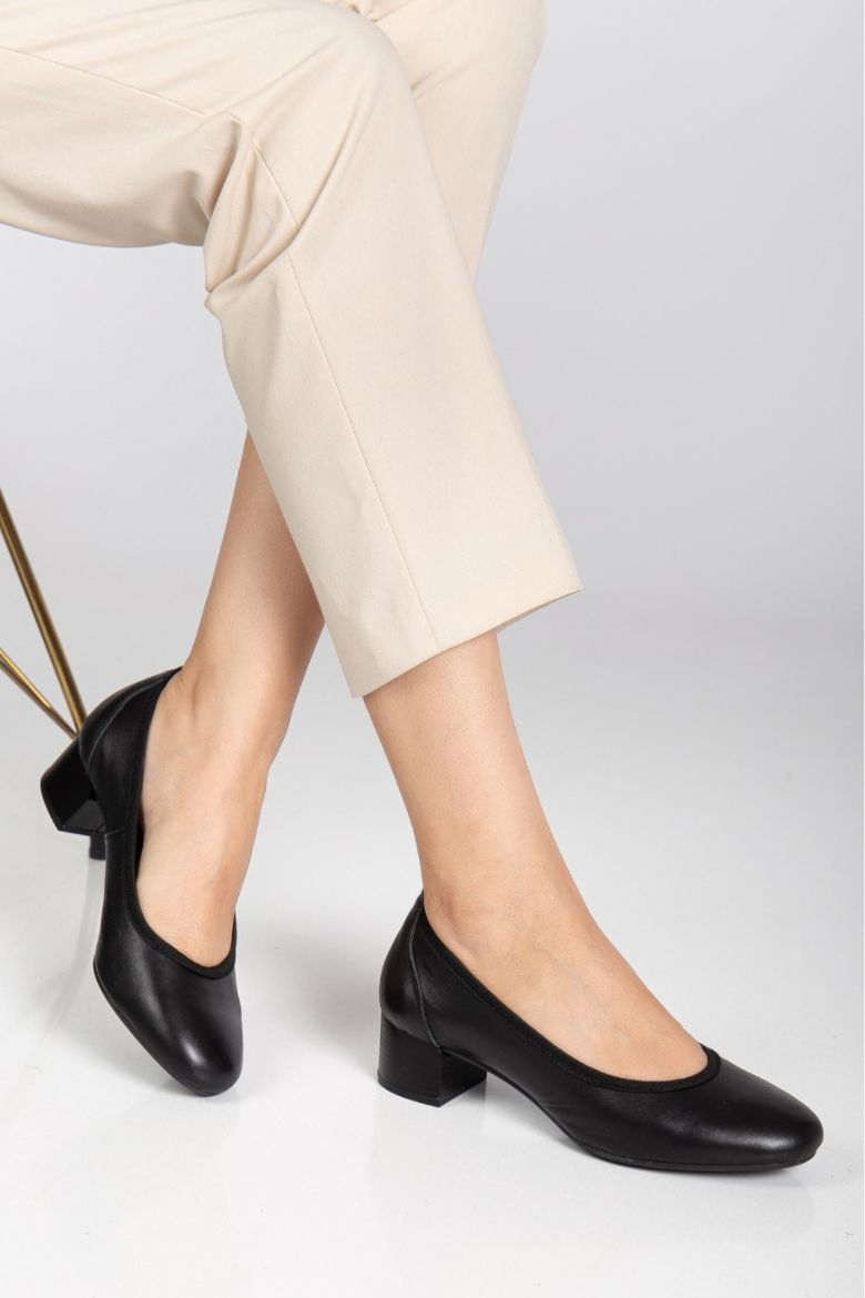 Hakiki Deri 36 Numaradan 42 Numaraya Kadar Topuklu Ayakkabı Siyah resmi