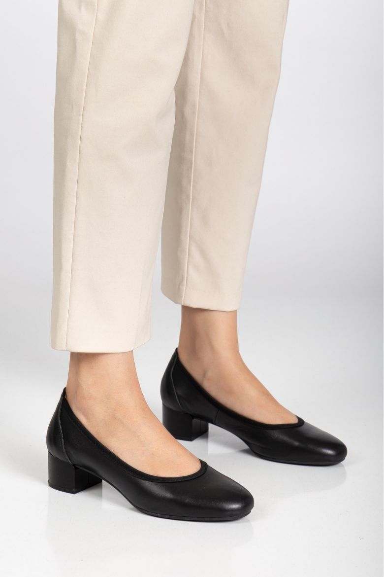 Hakiki Deri 36 Numaradan 42 Numaraya Kadar Topuklu Ayakkabı Siyah resmi