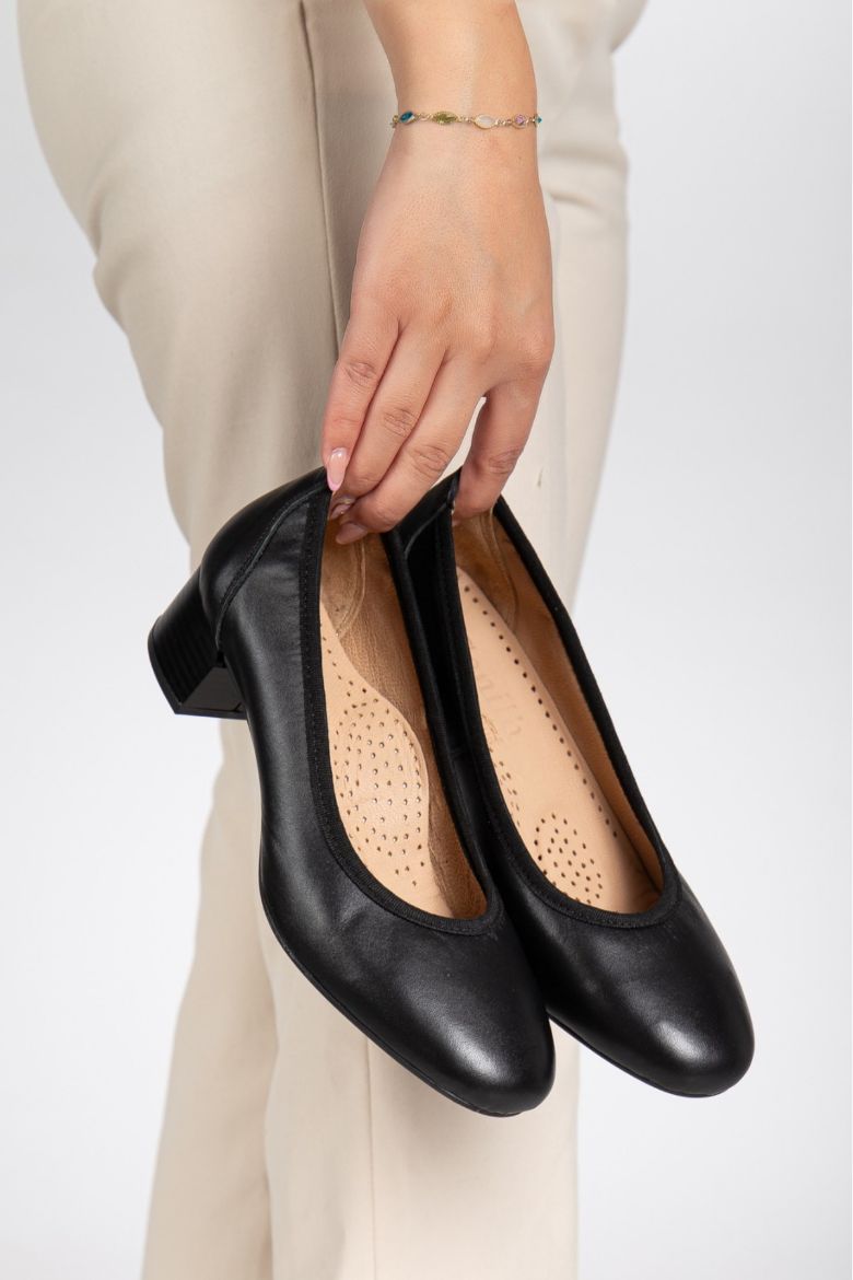 Hakiki Deri 36 Numaradan 42 Numaraya Kadar Topuklu Ayakkabı Siyah resmi