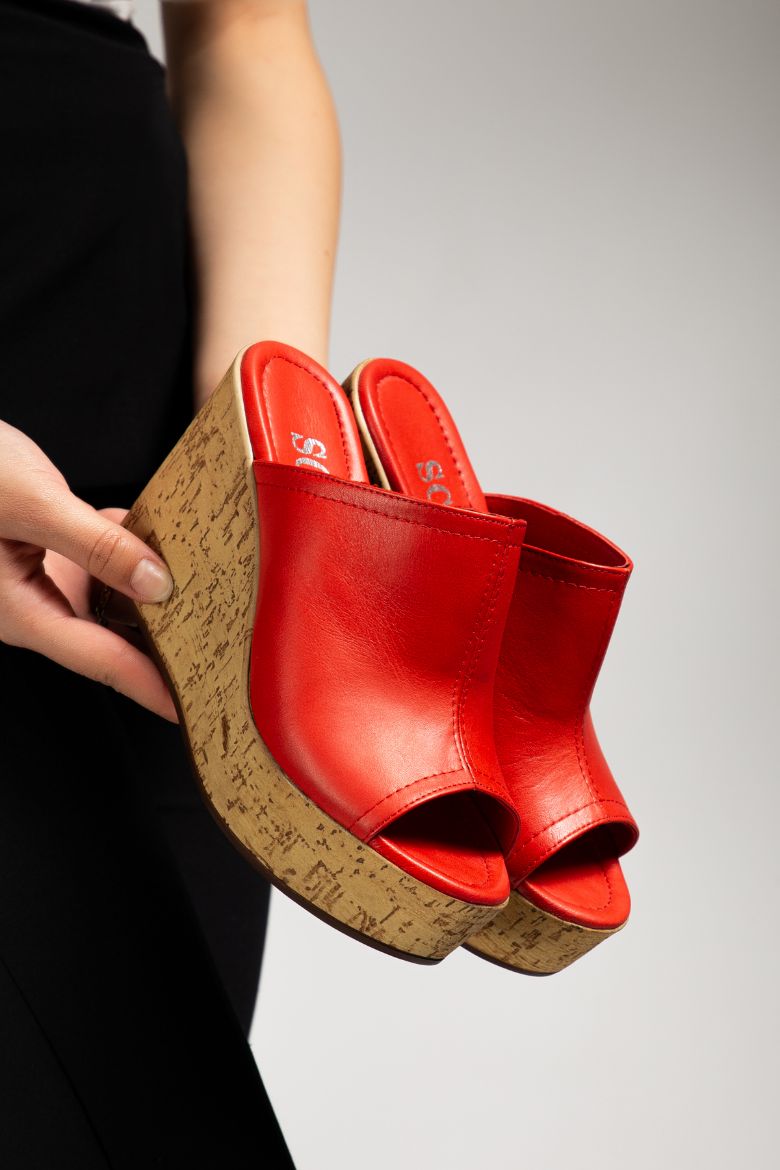 Hakiki Deri 34-35-36-37-38-39-40 Numara Doğal Mantar Görünümlü Kadın Terlik Kırmızı resmi