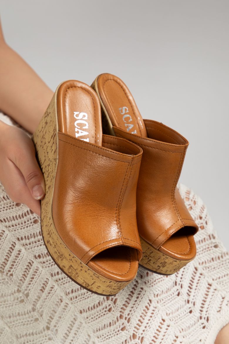 Hakiki Deri 34-35-36-37-38-39-40 Numara Doğal Mantar Görünümlü Kadın Terlik Taba resmi