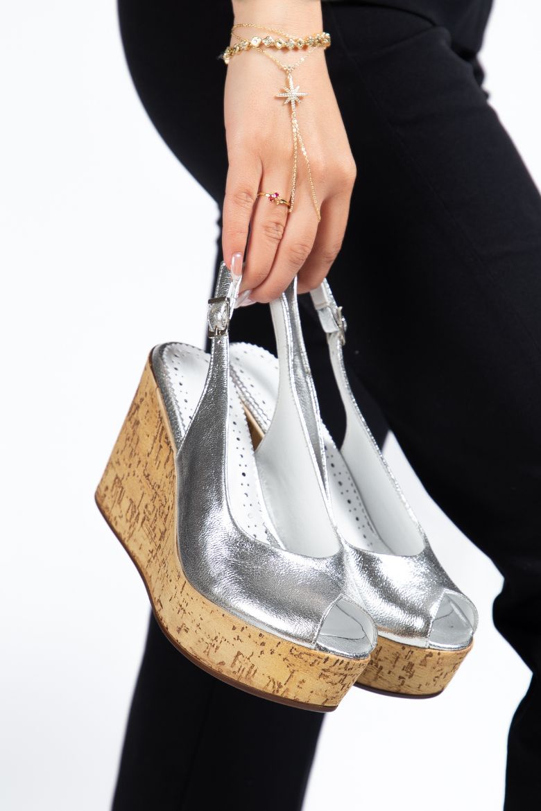 Hakiki Deri 34-35-36-37-38-39-40 Numara Doğal Mantar Görünümlü Kadın Sandalet Gümüş resmi