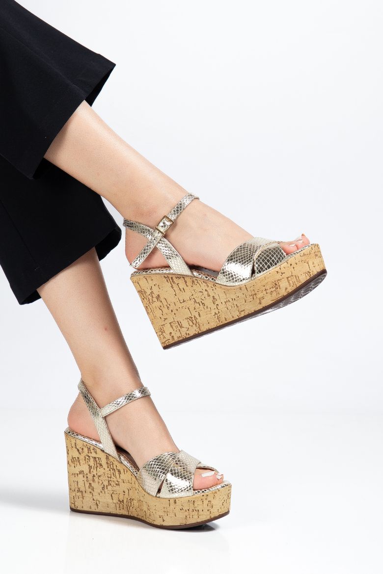 Hakiki Deri 34-35-36-37-38-39-40 Numara Doğal Mantar Görünümlü Kadın Sandalet Altın resmi