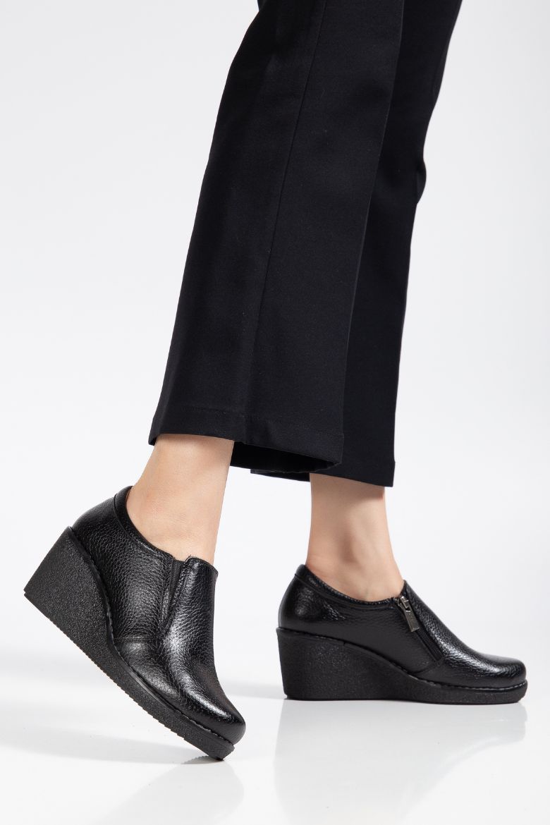 Hakiki Deri 34-35 Numaradan 41-42 Numaraya Kadar Kadın Ayakkabı Siyah resmi