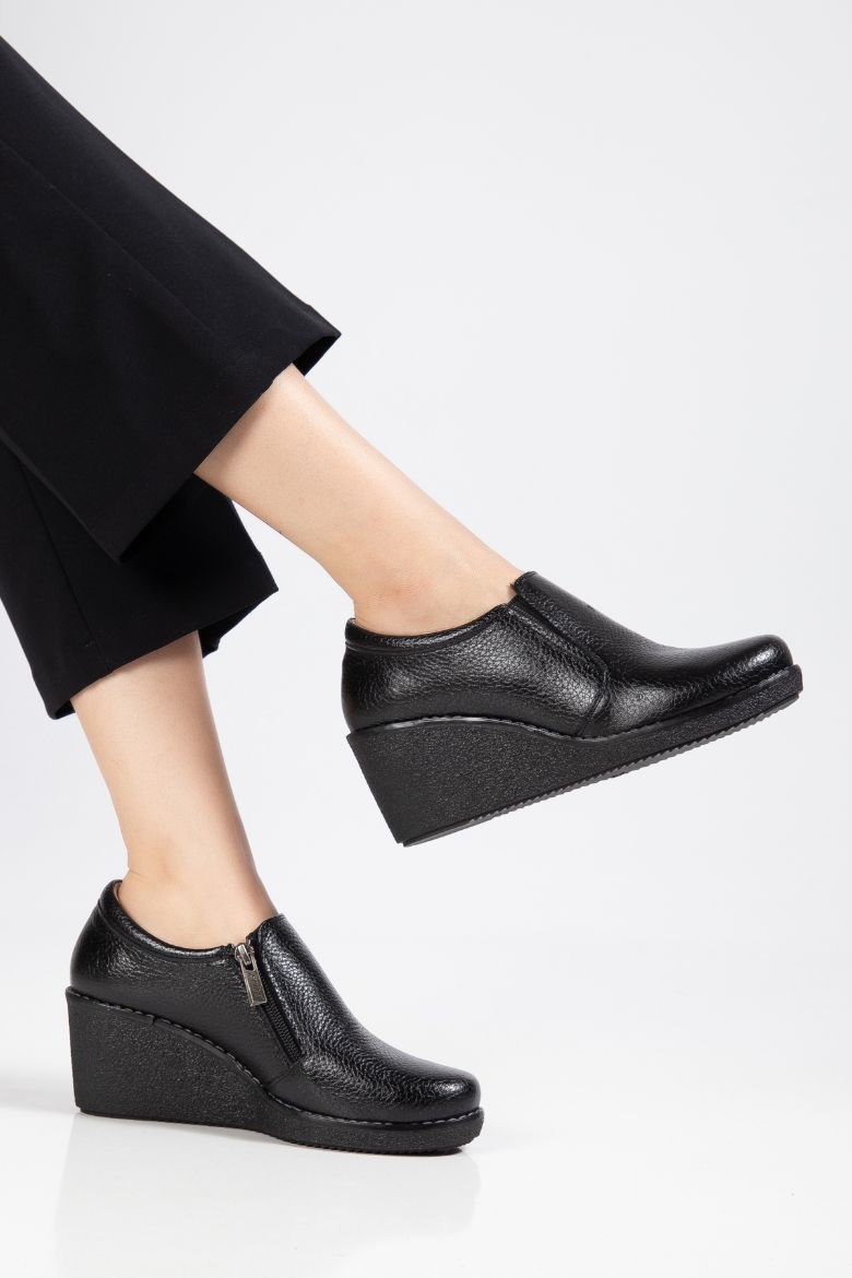 Hakiki Deri 34-35 Numaradan 41-42 Numaraya Kadar Kadın Ayakkabı Siyah resmi